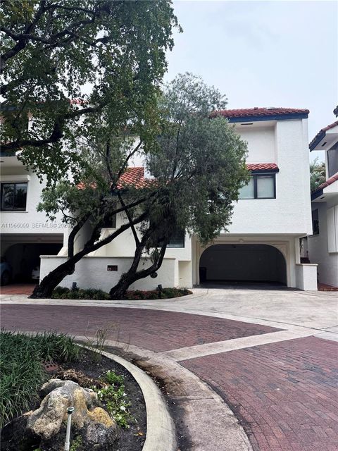 2000 S Bayshore Drive 13 Miami FL 33133