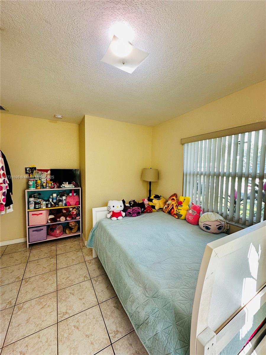 BROADVIEW COUNTRY CLUB - Residential
