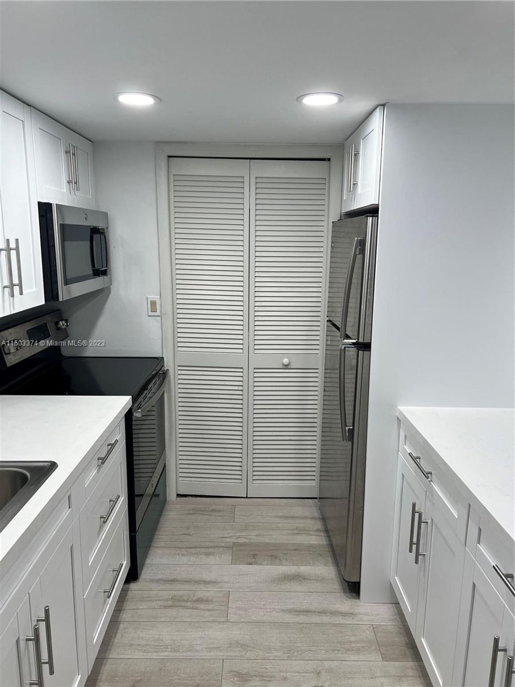 Photo of 210 Lakeview Dr #307, Weston, FL 33326 (MLS # A11503374)