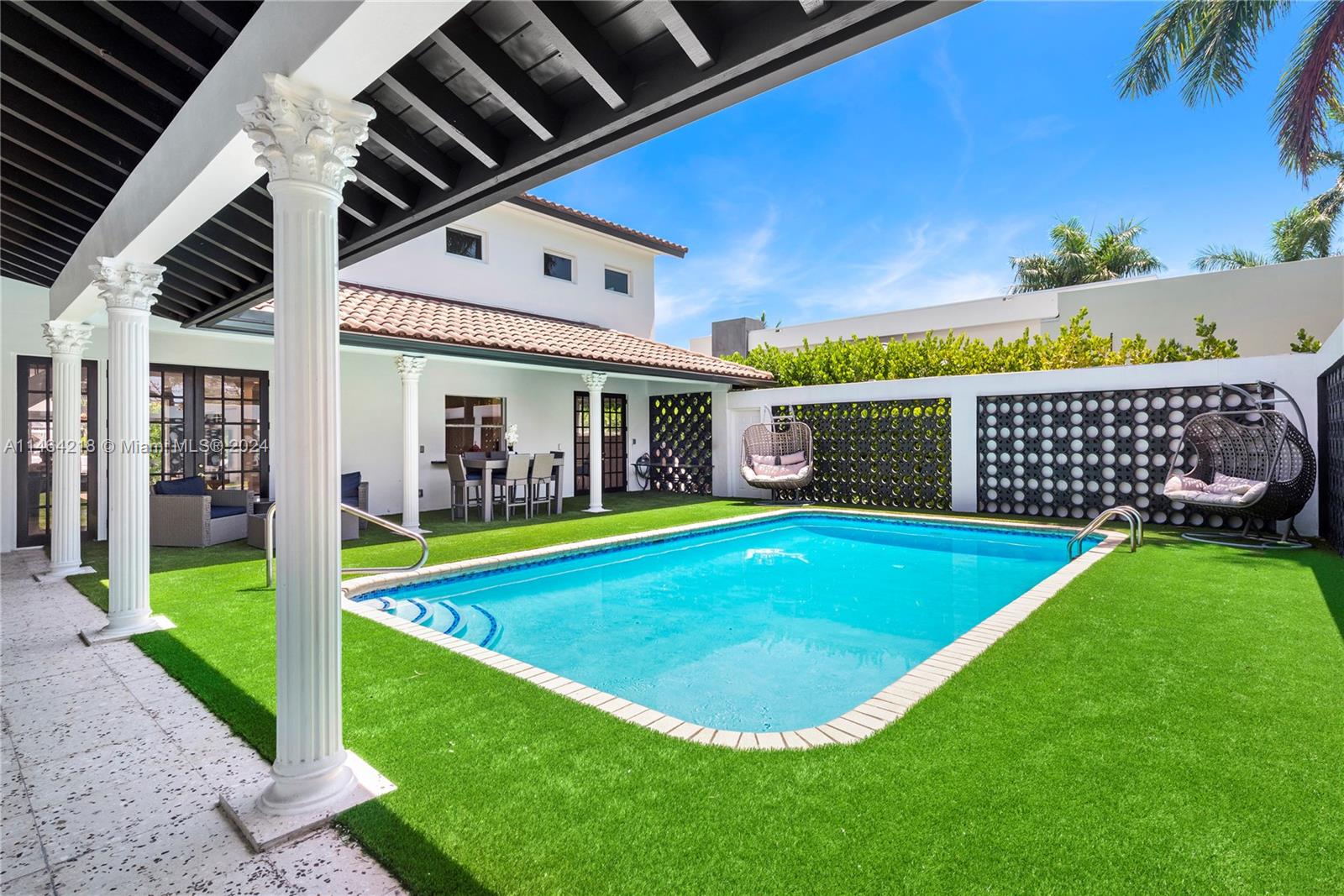 472 Sunset Dr