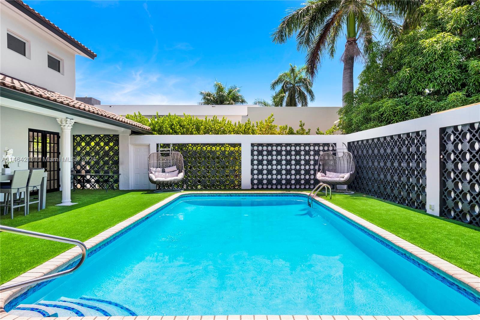 472 Sunset Dr