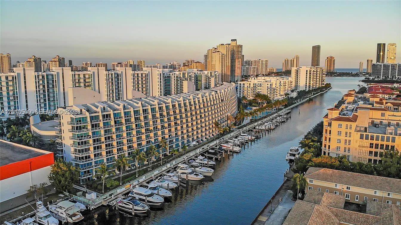 2950 NE 188th St 448