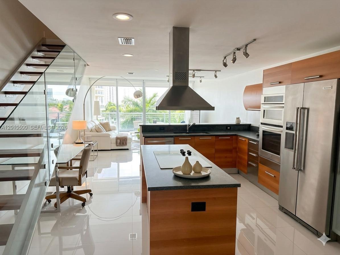 2950 NE 188th St 448