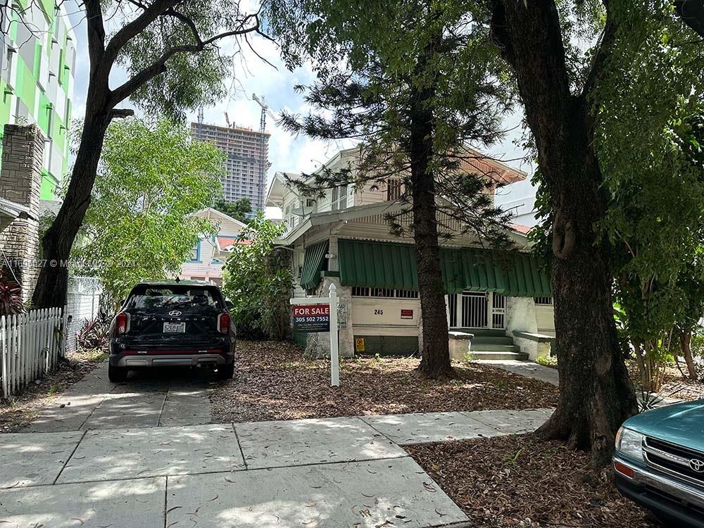 Fantastic development opportunity! This 5,550 sq ft lot is zoned for both residential and commercial use, allowing for the construction of up to 18 units. The development can even be mixed-use. The lot currently includes two properties. Incredible zoning and location. Make your offer now!