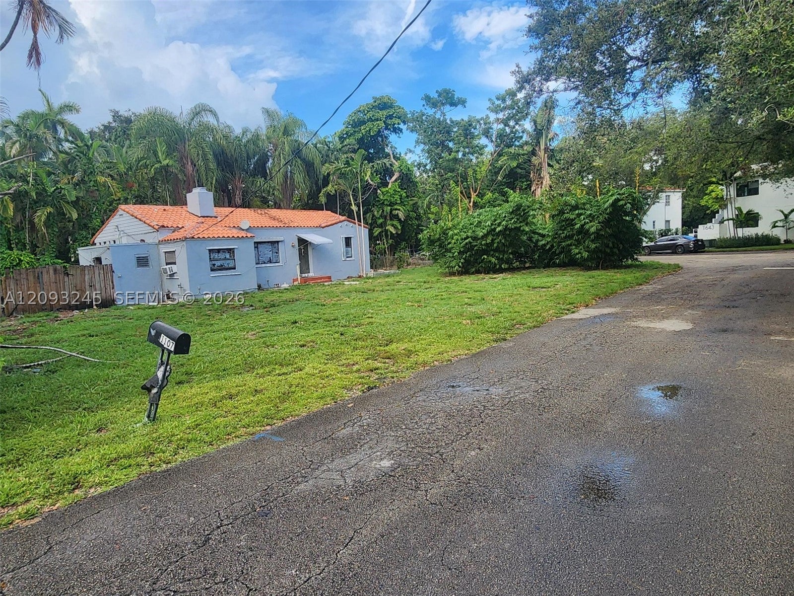 1107 NE 117th St