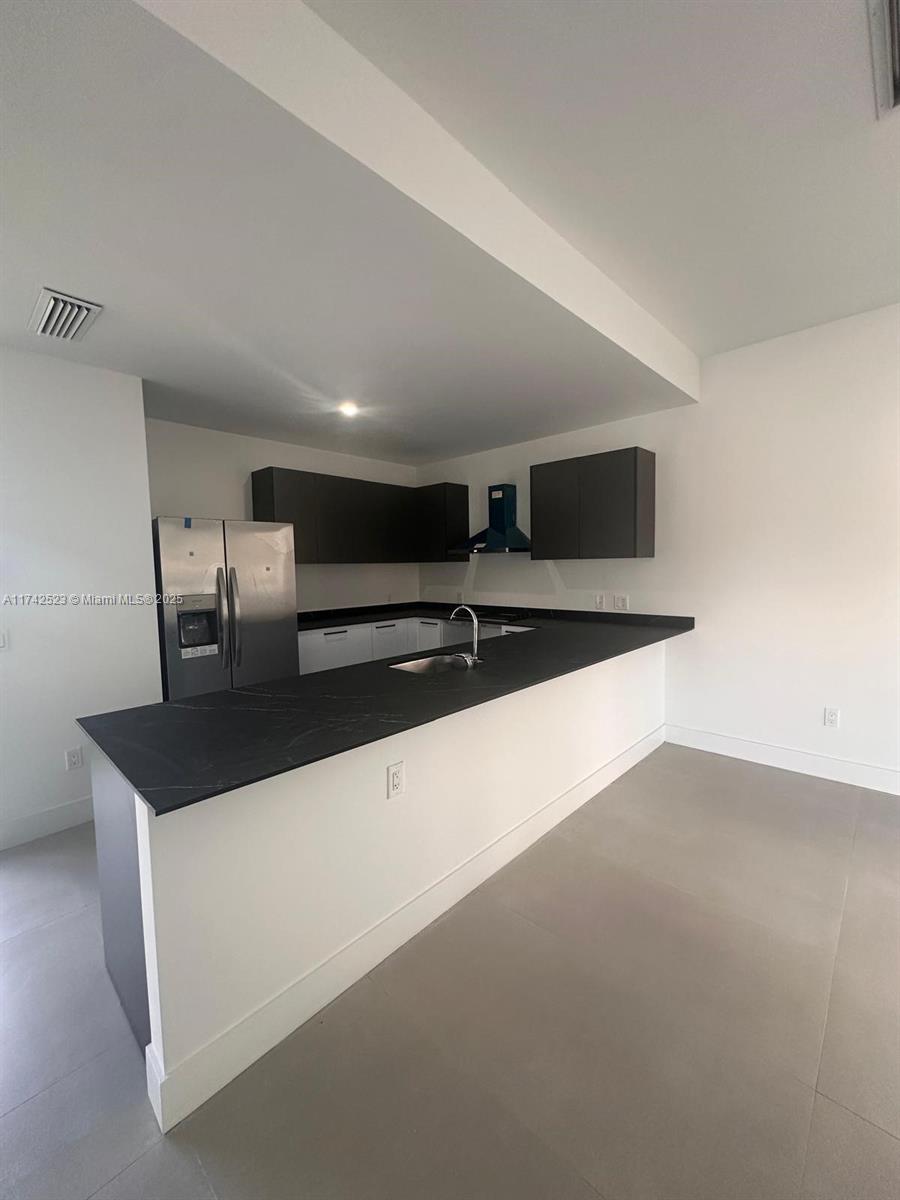 Welcome to this stunning new construction townhouse, designed with the perfect blend of modern style and
functionality. This spacious 3-bedroom, 2.5-bathroom home offers 1600 square feet of thoughtfully designed living
space, ideal for families, professionals, or anyone looking for a contemporary, move-in-ready home. Located in a
sought-after neighborhood with convenient access to local amenities, schools, shopping, and major roads. Three
generously sized bedrooms perfect for relaxation and privacy. Two an a half bathrooms Stylish with sleek fixtures,
offering both comfort and convenience. A beautiful, open-concept kitchen with modern appliances and plenty of
counter space. Perfect for entertaining or enjoying family meals in a bright, airy space.