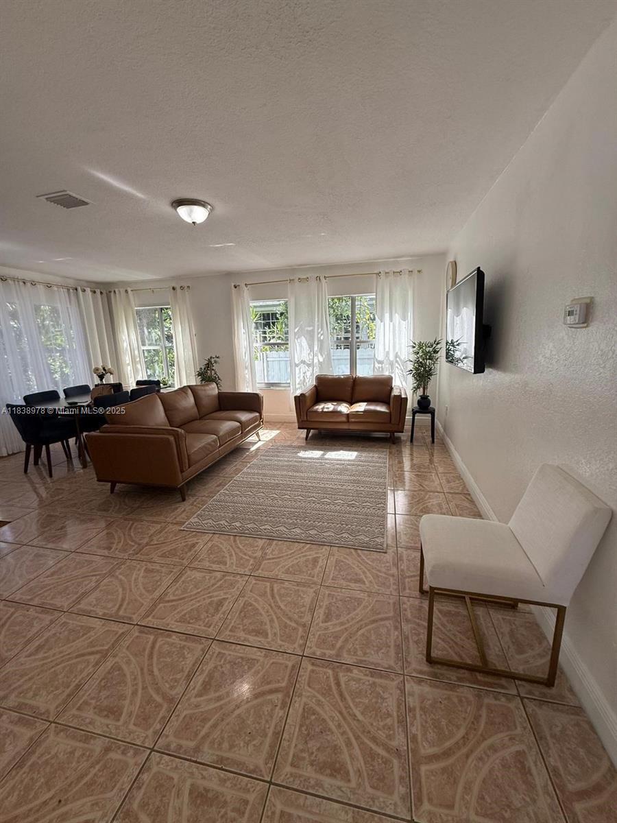 53 NE 43rd St