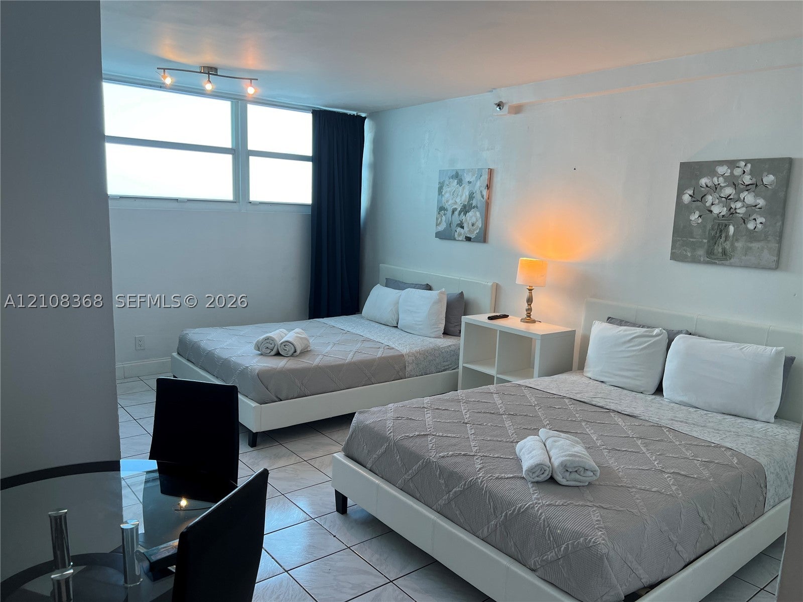 5445 Collins Ave 424