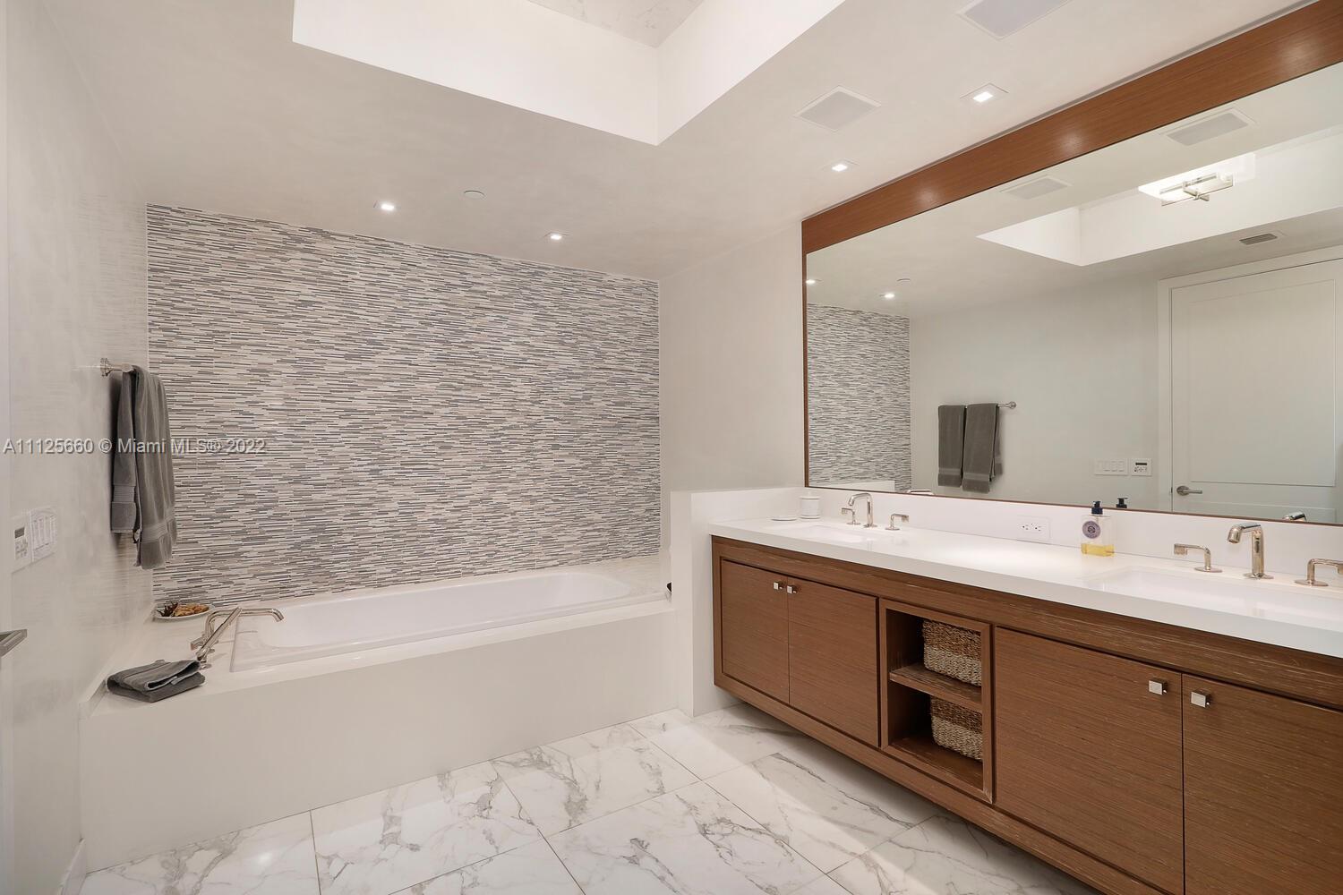 5100 BAYVIEW AT FISHER IS - Residential