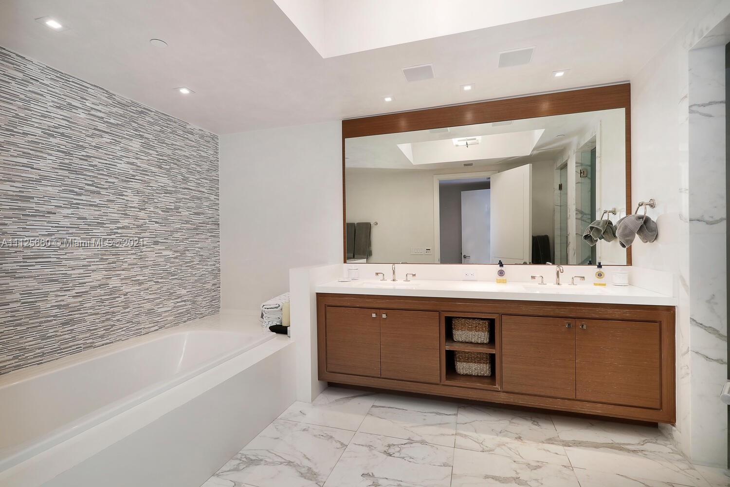 5100 BAYVIEW AT FISHER IS - Residential