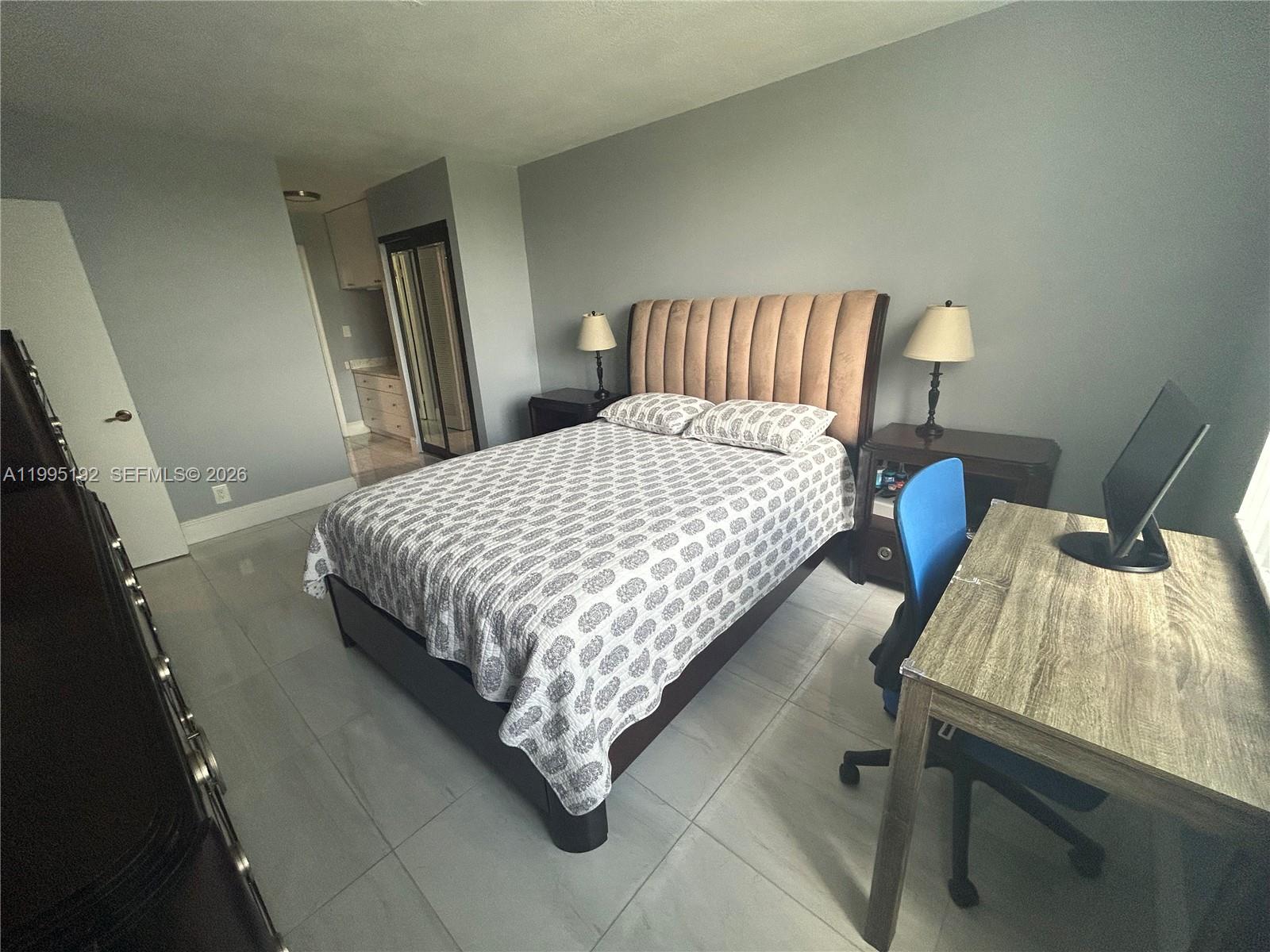 HOLLYBROOK GOLF AND - Residential Lease