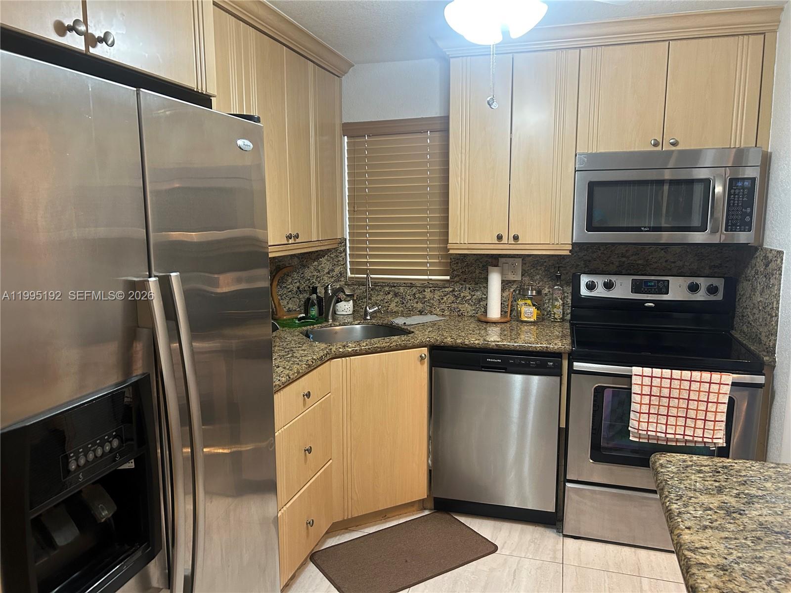 HOLLYBROOK GOLF AND - Residential Lease