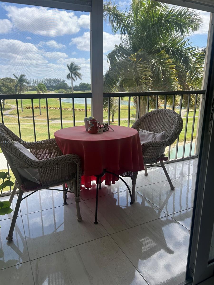 HOLLYBROOK GOLF AND - Residential Lease