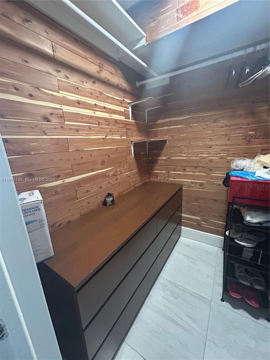 HOLLYBROOK GOLF AND - Residential Lease