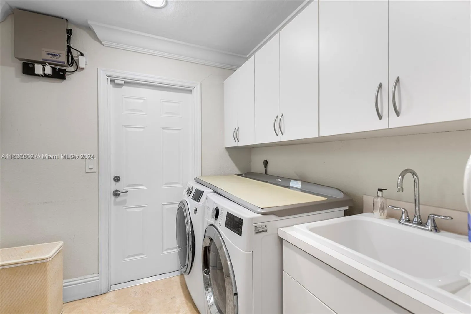 Coral Gables, Florida 33156, United States, 6 Bedrooms Bedrooms, ,6 BathroomsBathrooms,Residential,Active,49935