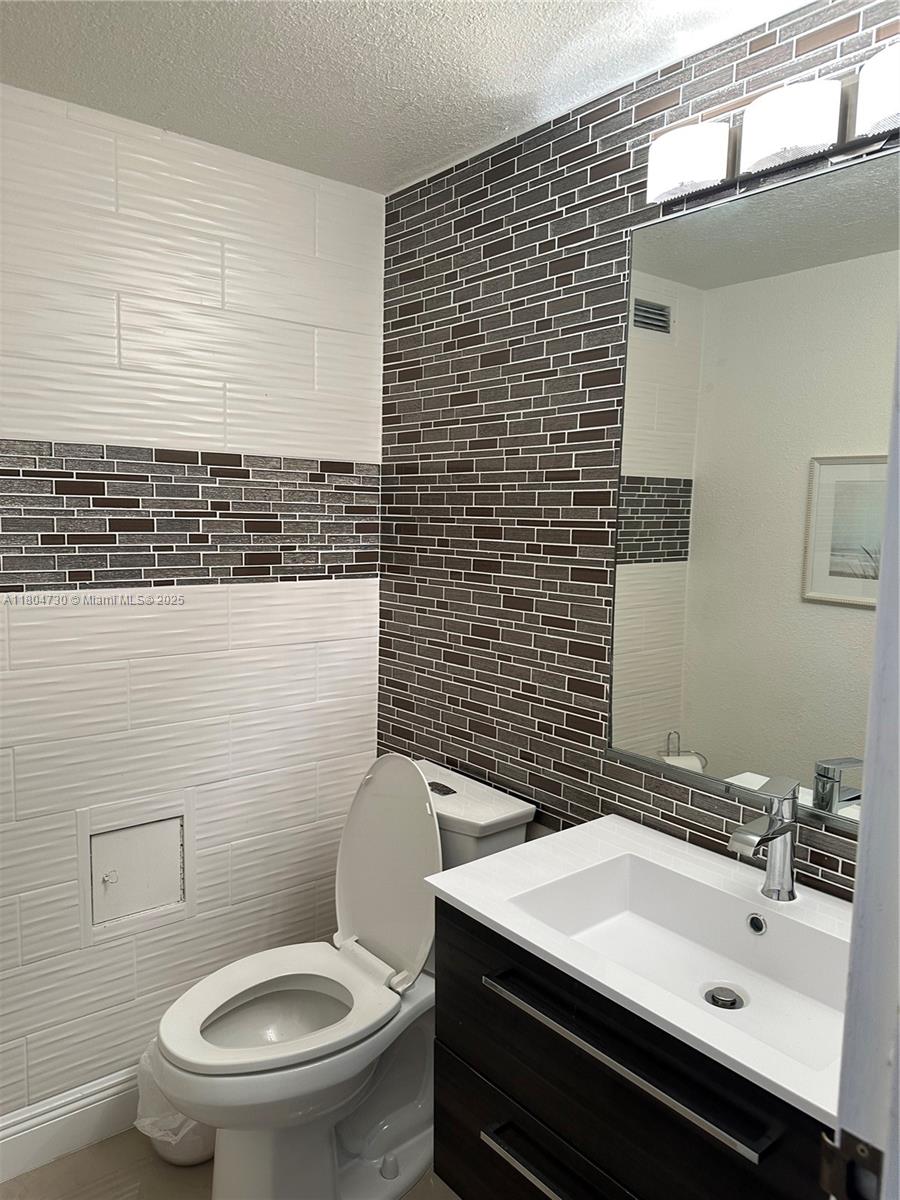 WAVE CONDO - Residential Lease