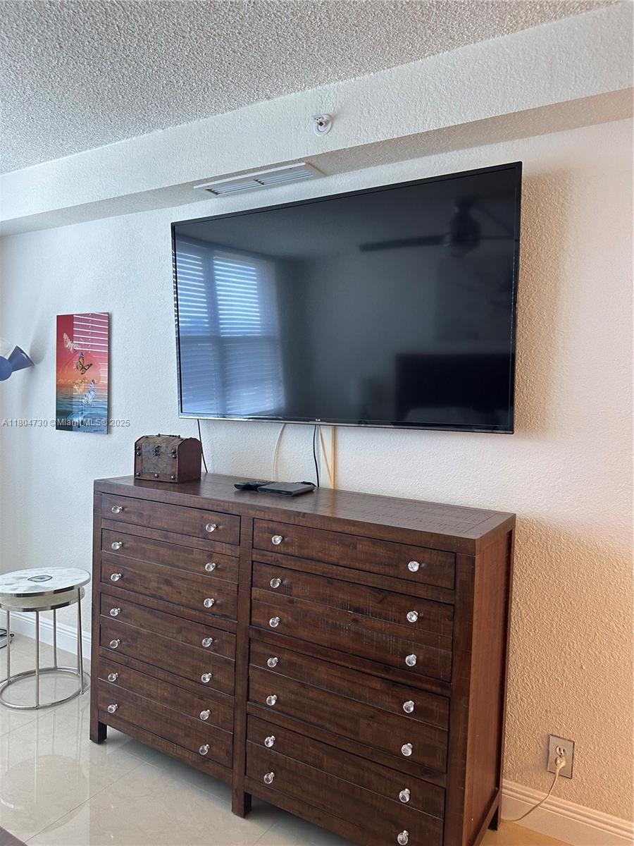 WAVE CONDO - Residential Lease