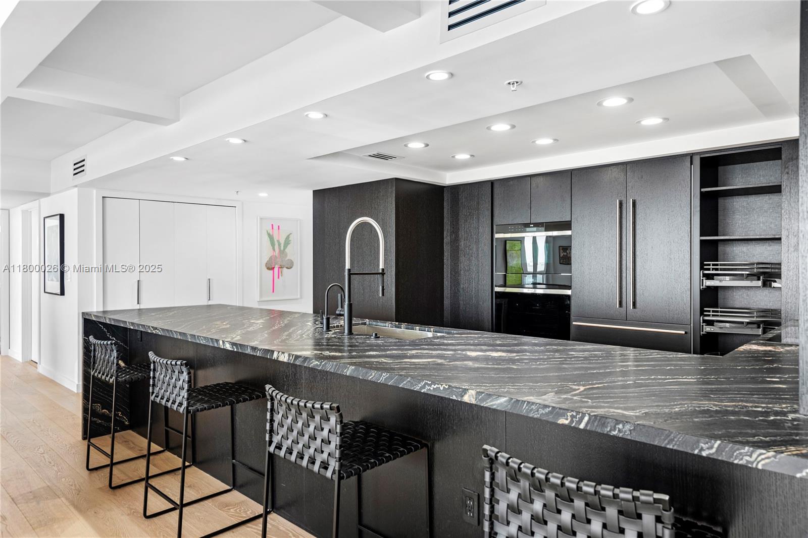 SUNSET HARBOUR SOUTH COND - Residential