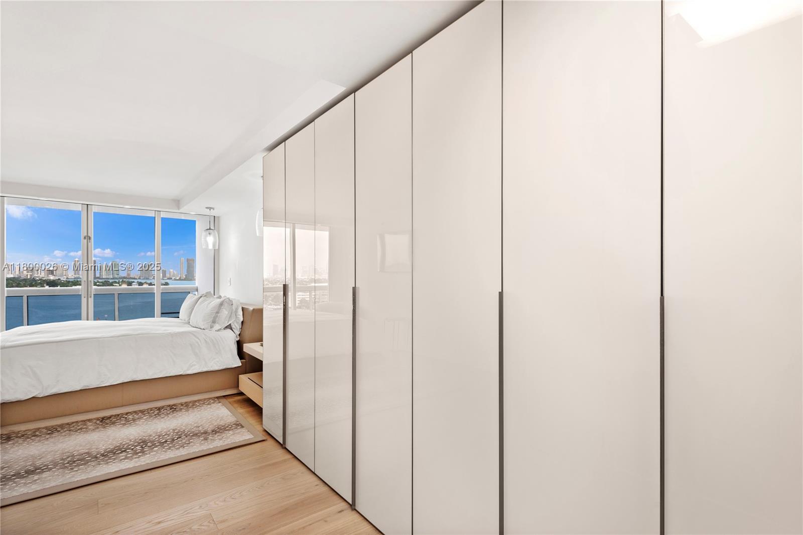 SUNSET HARBOUR SOUTH COND - Residential