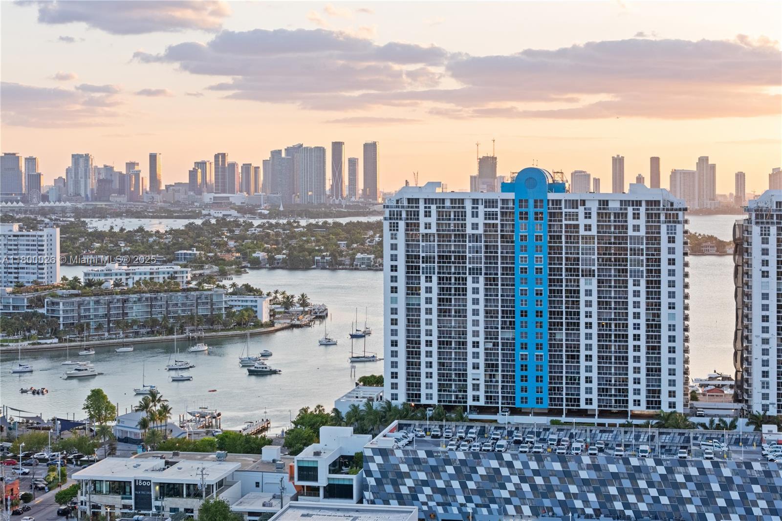 SUNSET HARBOUR SOUTH COND - Residential