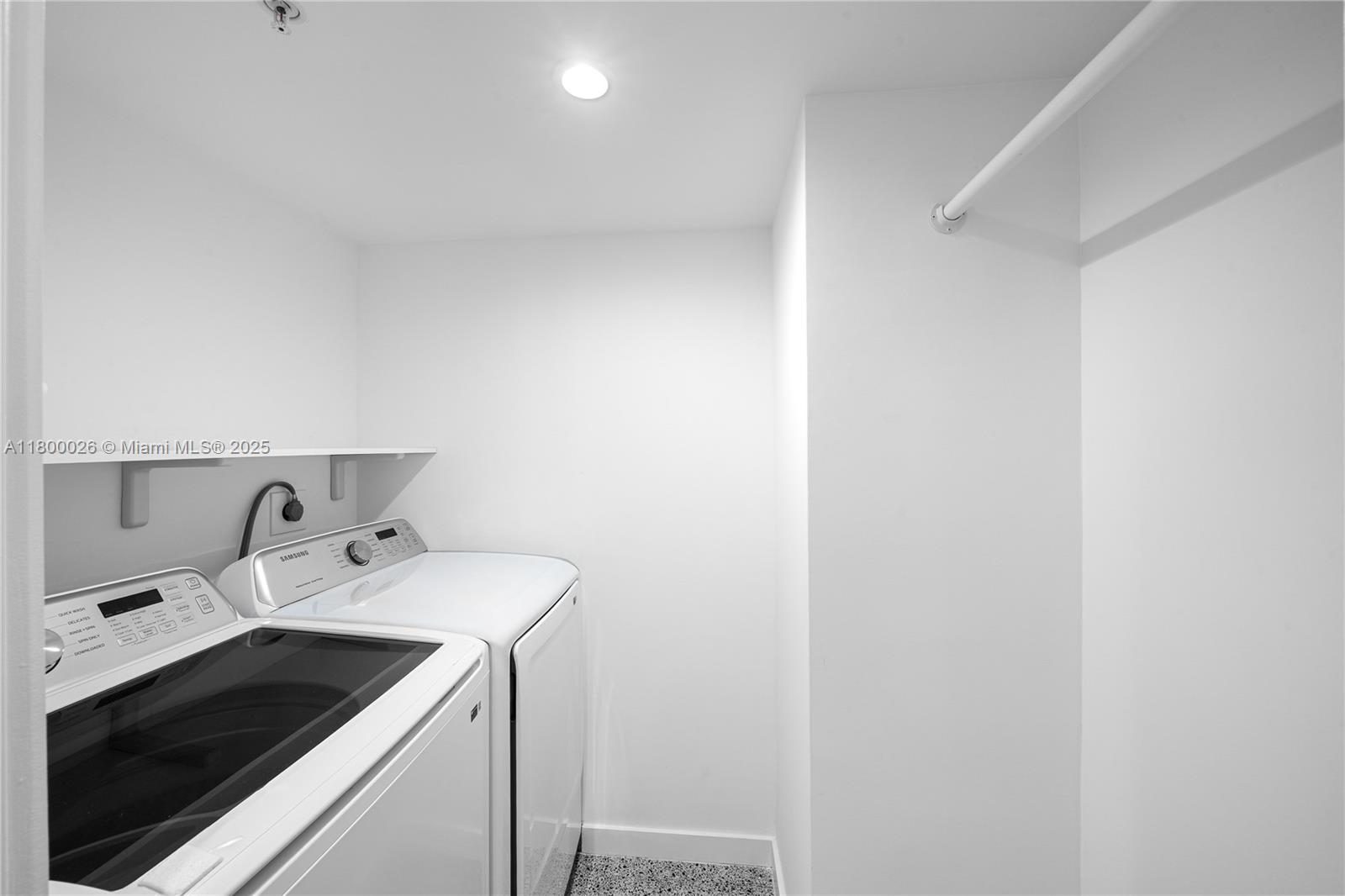 SUNSET HARBOUR SOUTH COND - Residential