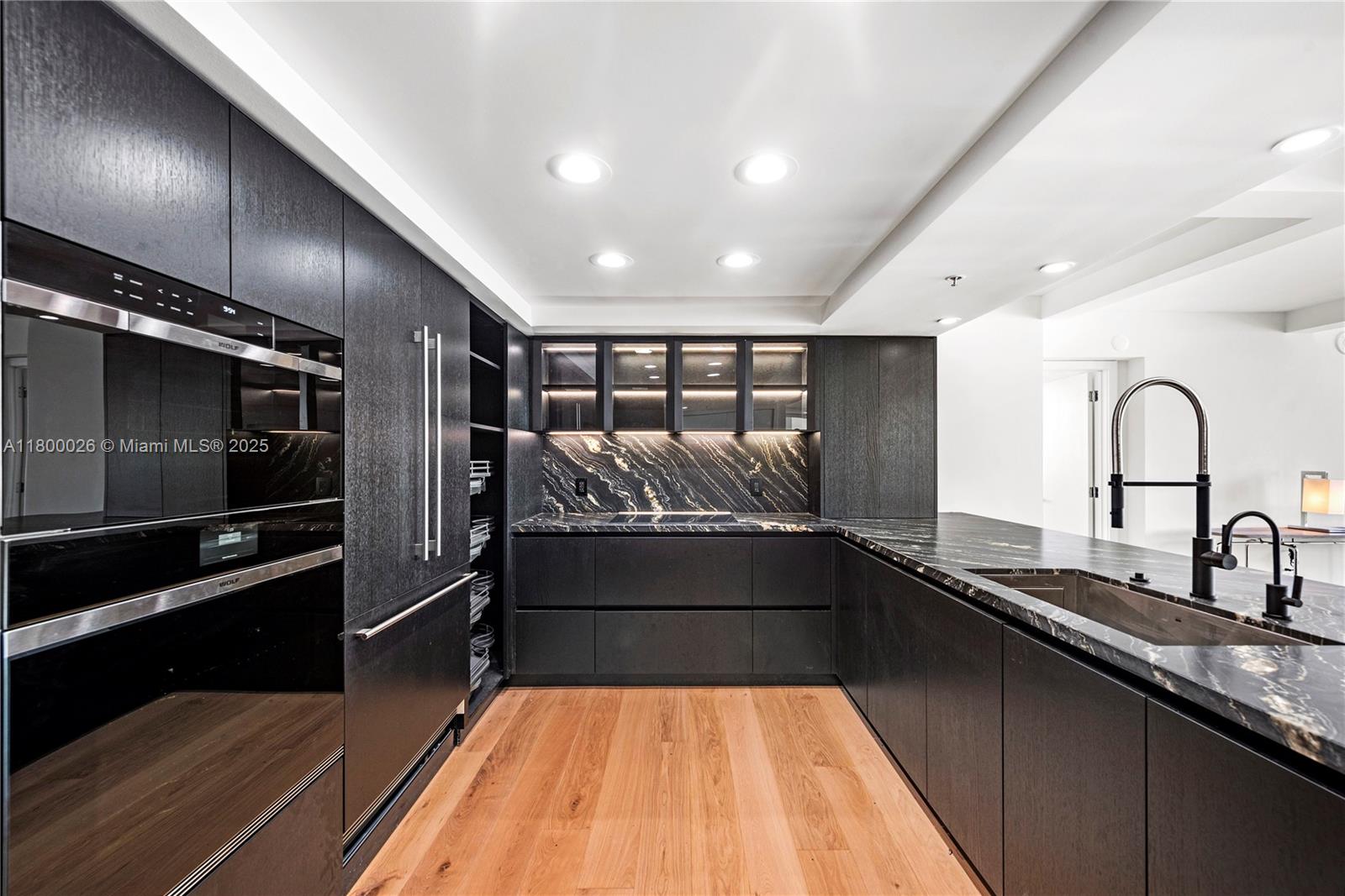 SUNSET HARBOUR SOUTH COND - Residential