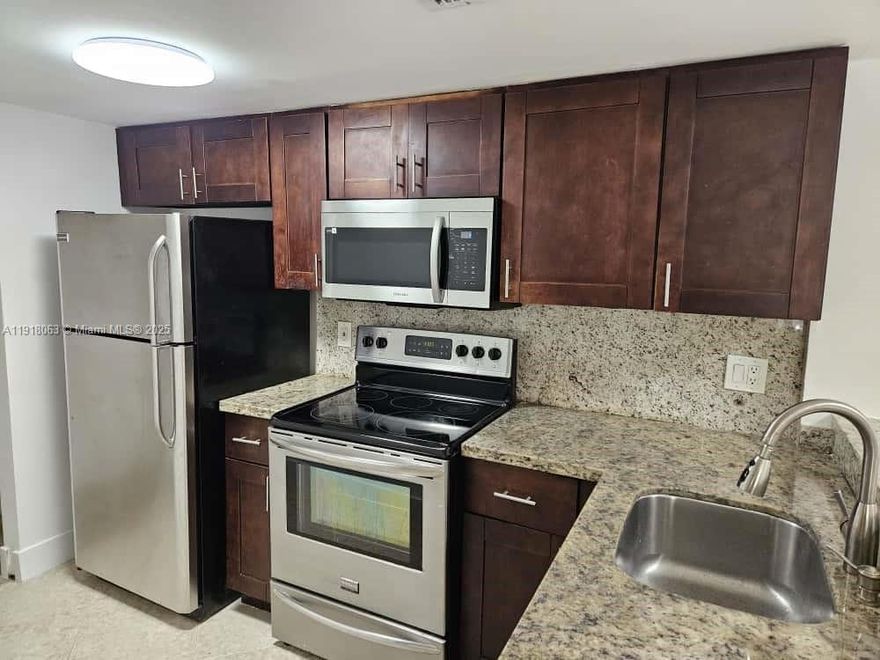 Freshly remodeled! Spacious 2BR/2BA with lake view from balcony, split floorplan, W/D inside unit, SS appliances, walk-in closet in master bedroom. Located in peaceful and verdant Lakes of Jacaranda complex, two blocks from Publix and minutes from 595.