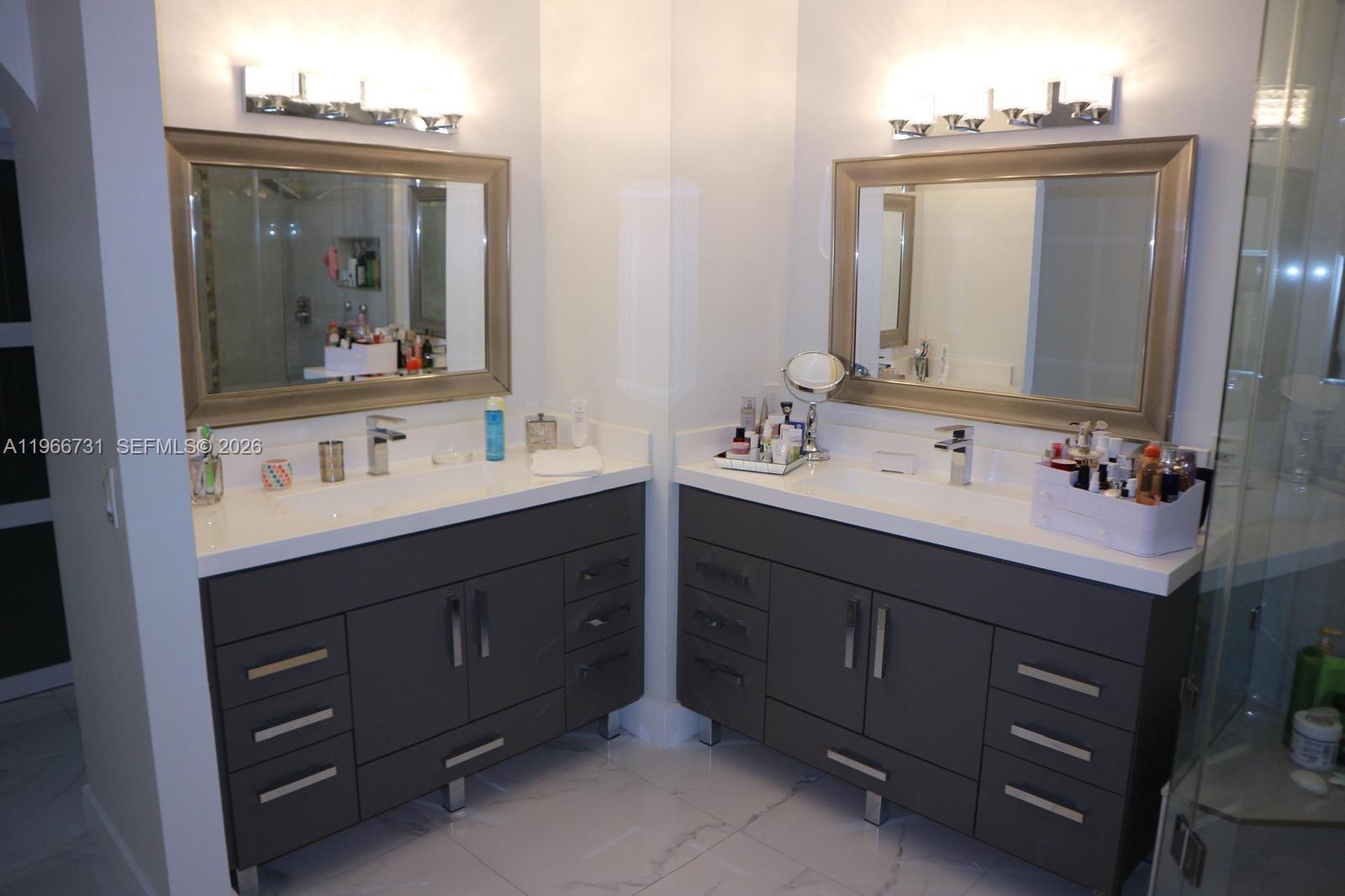 ANCHORAGE AT MIAMI LAKES - Residential