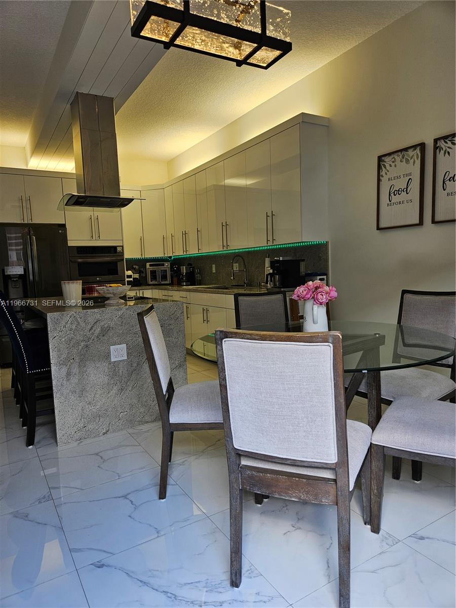 ANCHORAGE AT MIAMI LAKES - Residential