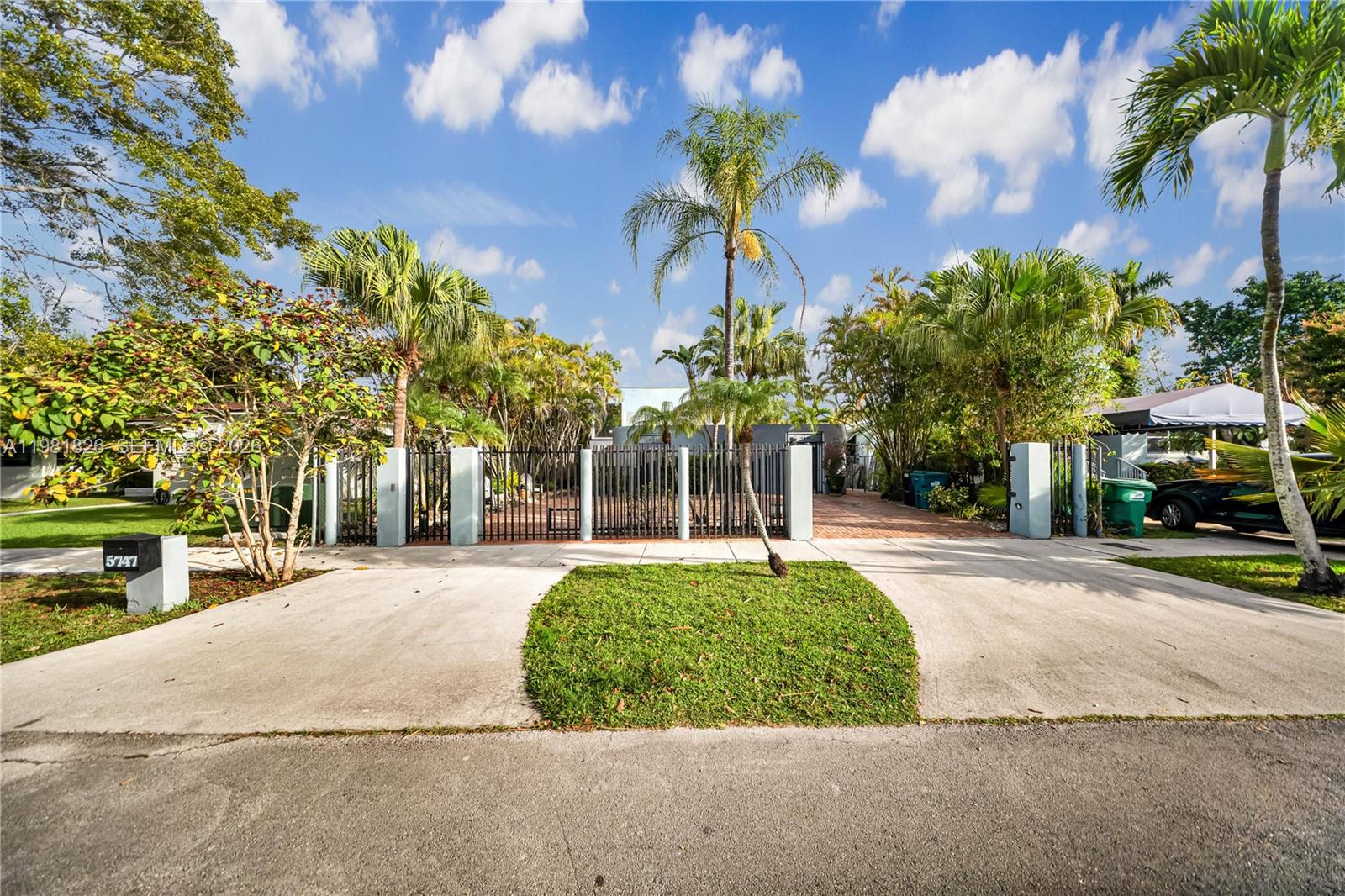 RIVIERA PARK - Residential