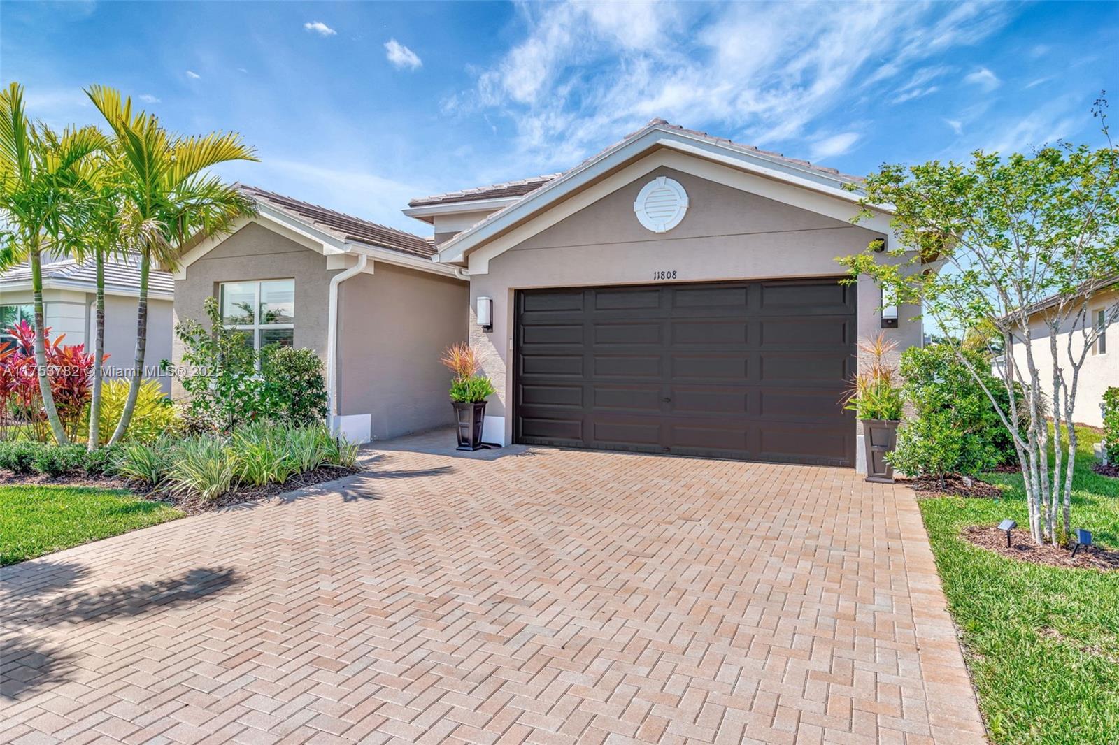 11808 SW Silverlake Falls Dr, Port St. Lucie, FL, 34987/$539,900 1 11808 SW Silverlake Falls Dr