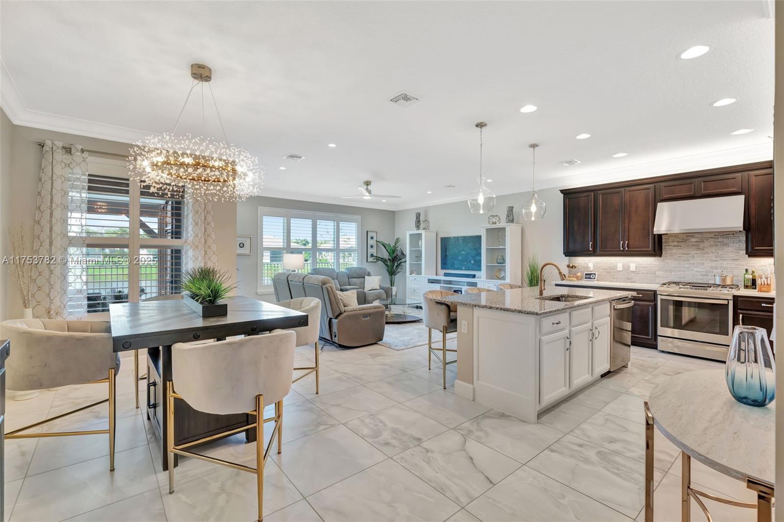 11808 SW Silverlake Falls Dr, Port St. Lucie, FL, 34987/$539,900 4 11808 SW Silverlake Falls Dr