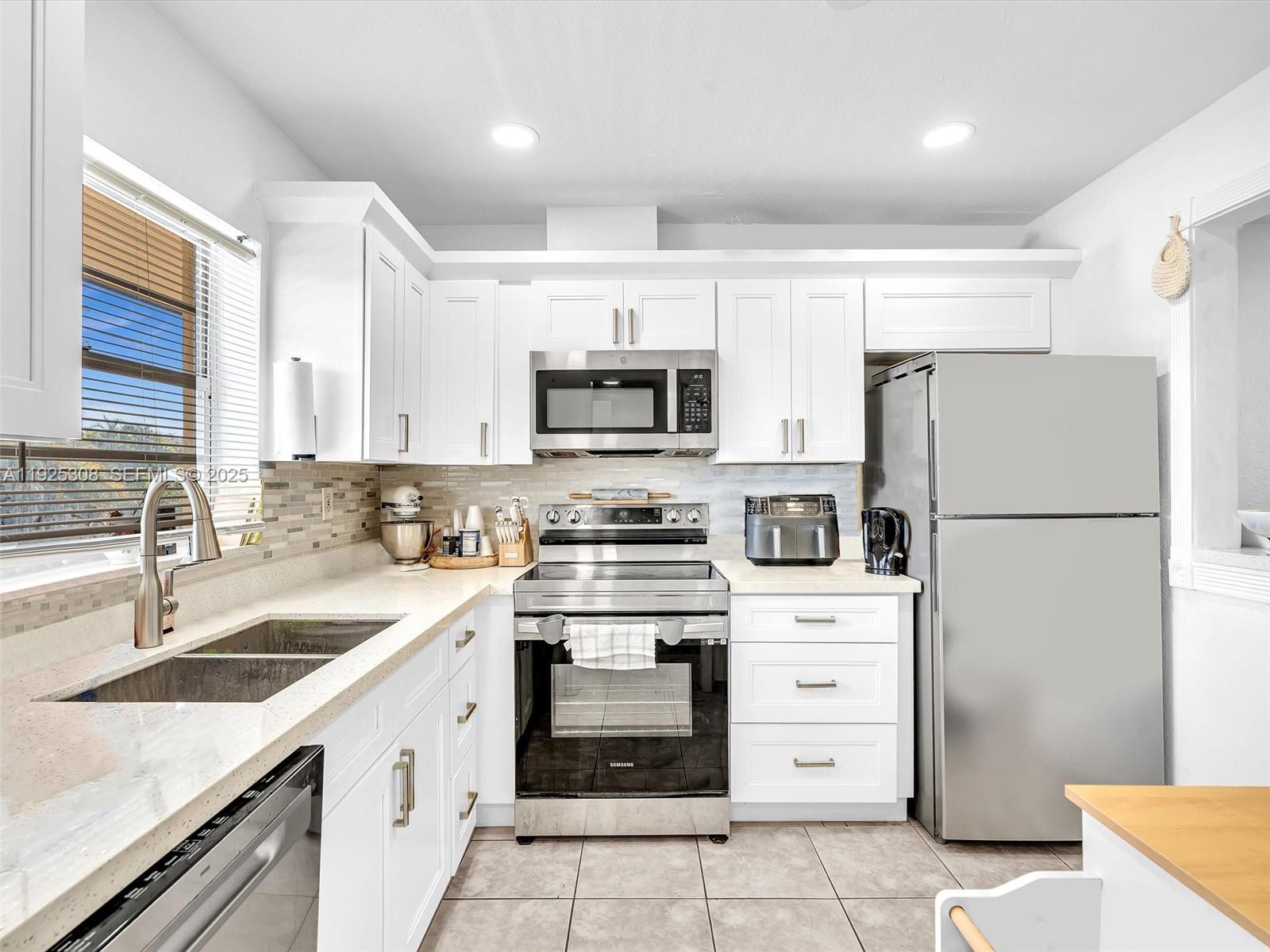 OAK HILLS CONDO NO II - Residential Lease