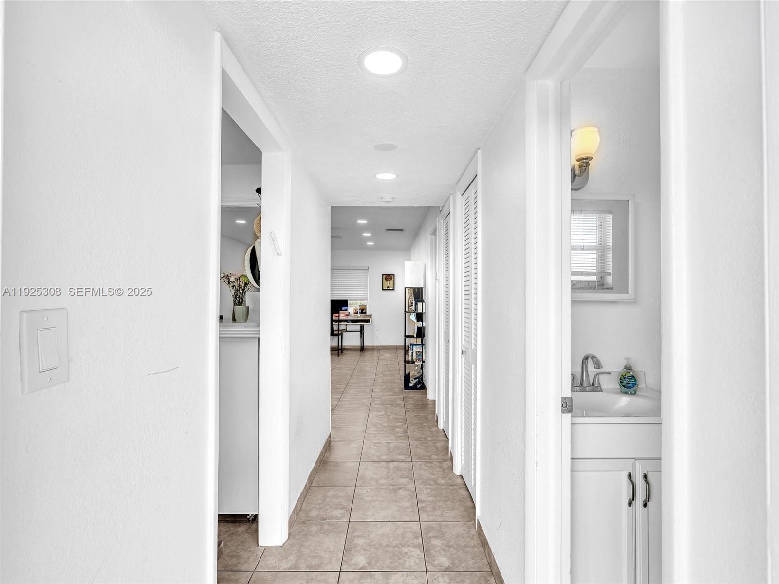 OAK HILLS CONDO NO II - Residential Lease