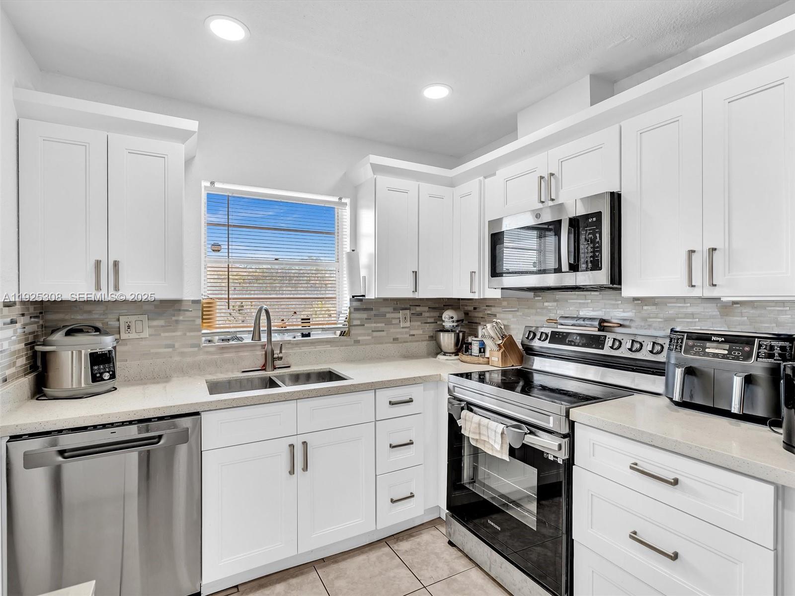 OAK HILLS CONDO NO II - Residential Lease