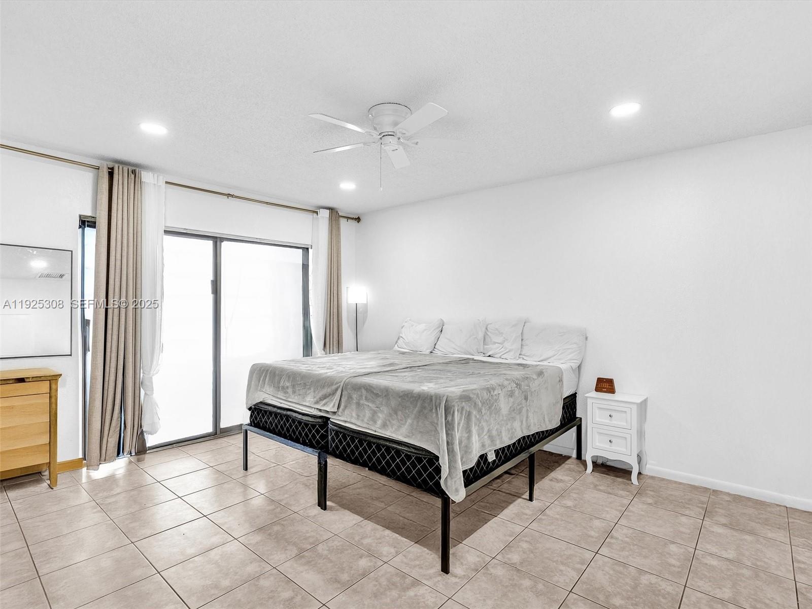 OAK HILLS CONDO NO II - Residential Lease