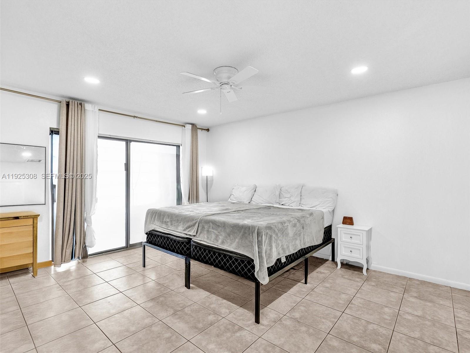 OAK HILLS CONDO NO II - Residential Lease