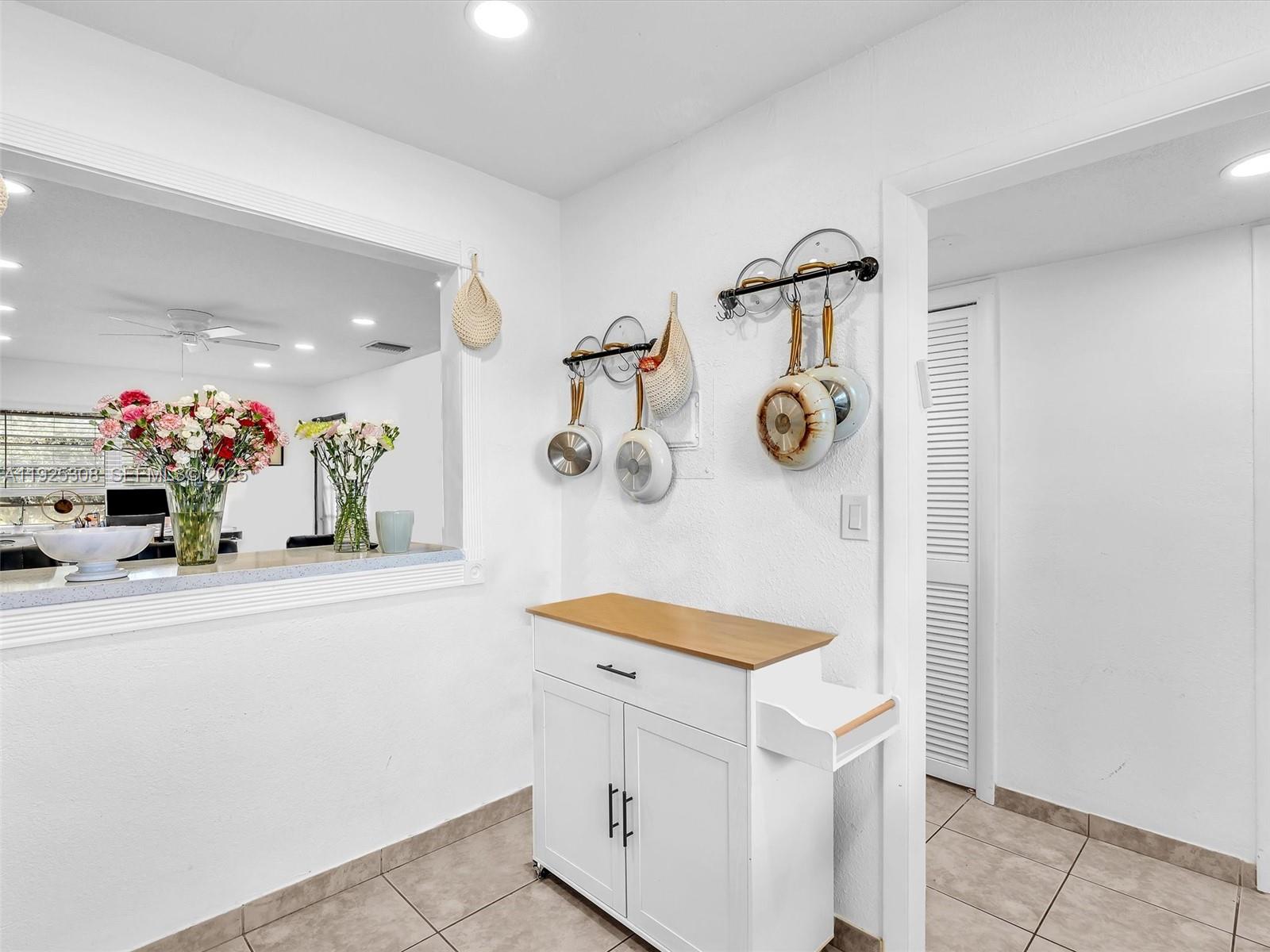 OAK HILLS CONDO NO II - Residential Lease