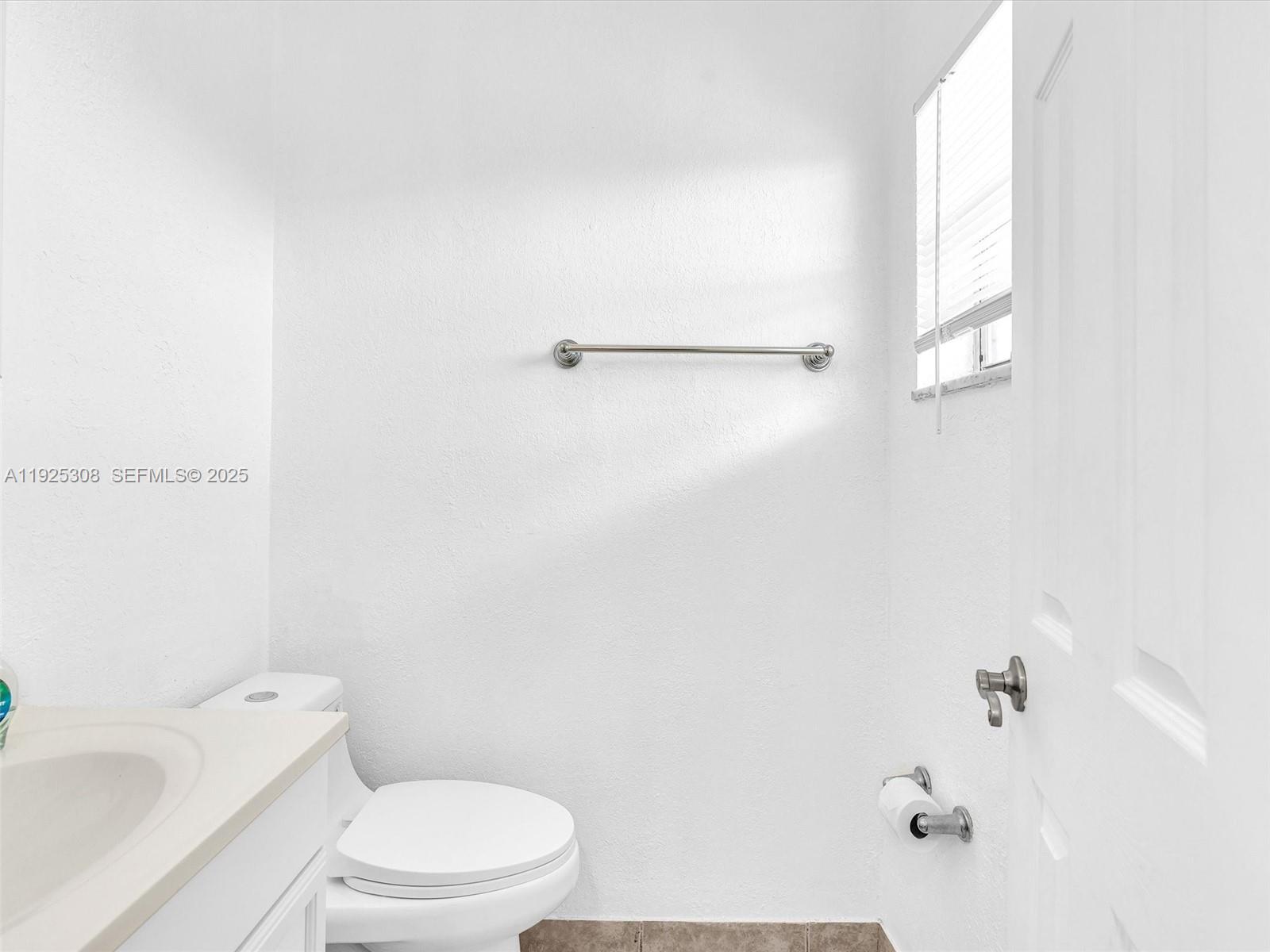 OAK HILLS CONDO NO II - Residential Lease