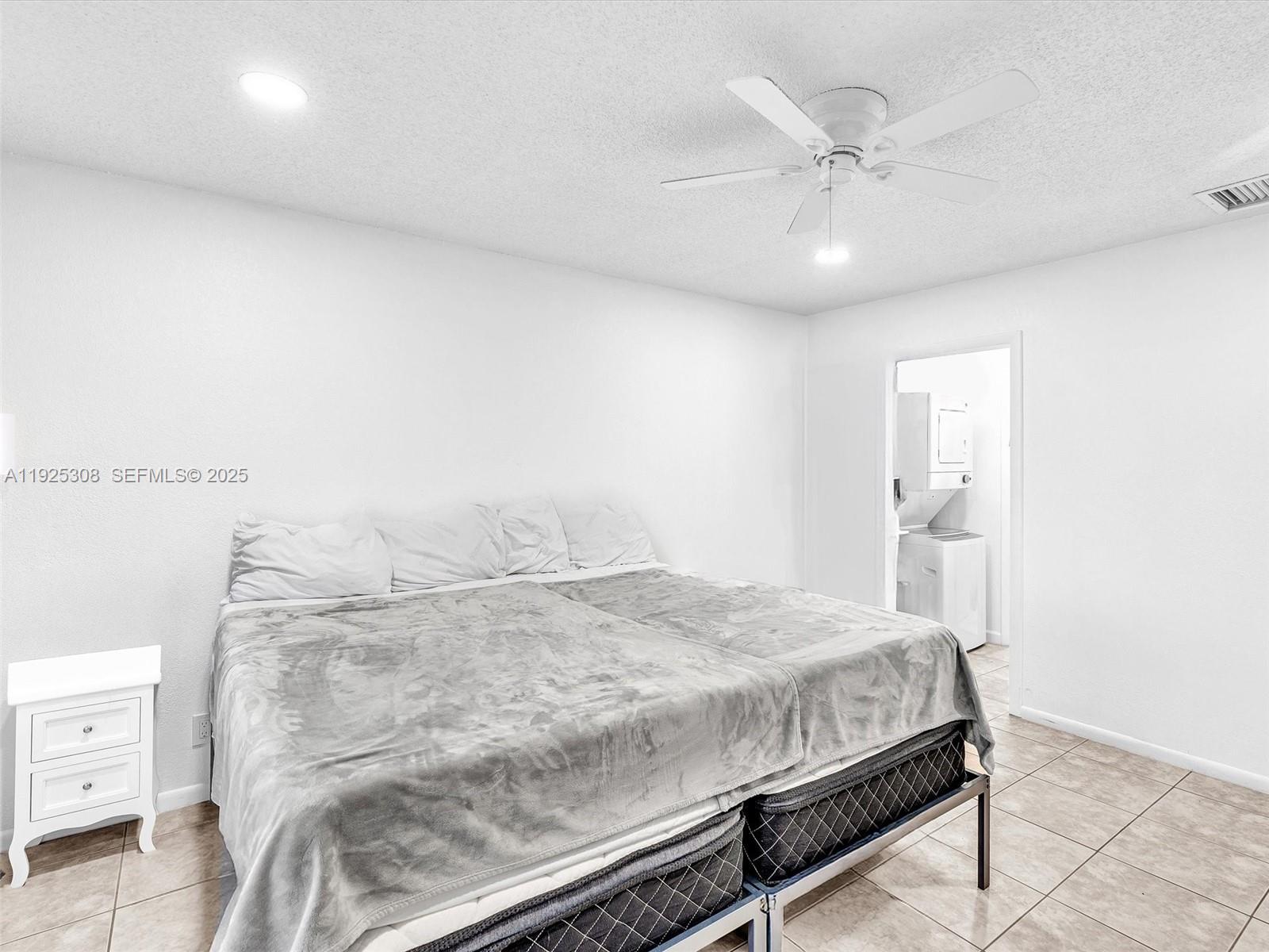 OAK HILLS CONDO NO II - Residential Lease