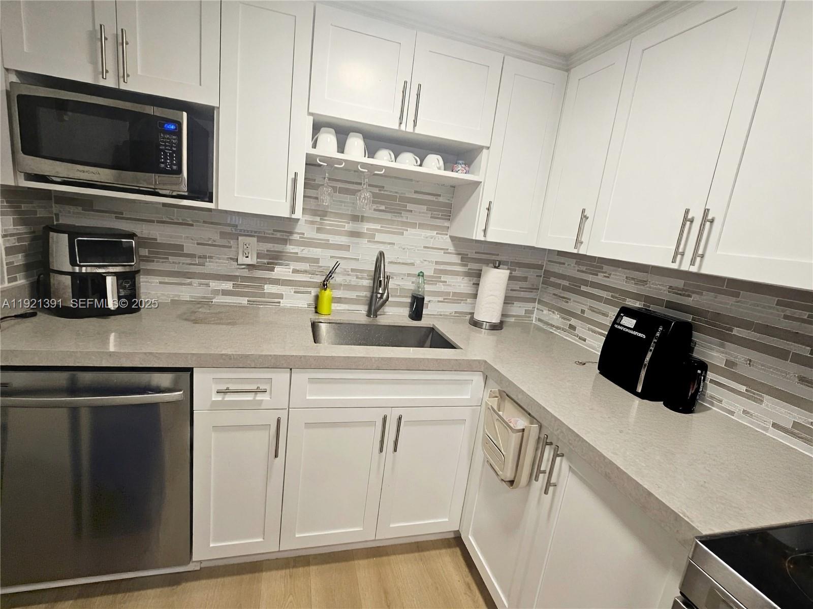 LAGUNA CONDO - Residential Lease