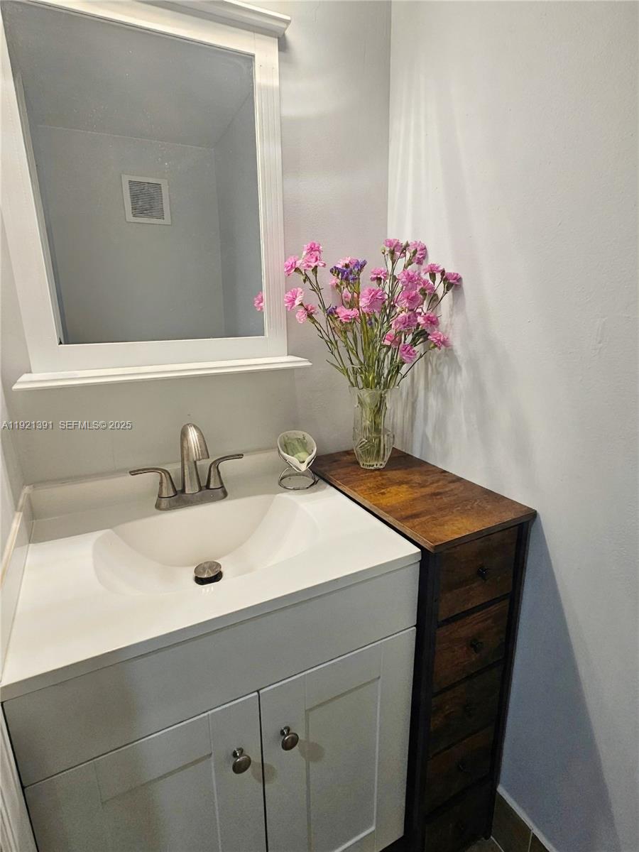 LAGUNA CONDO - Residential Lease