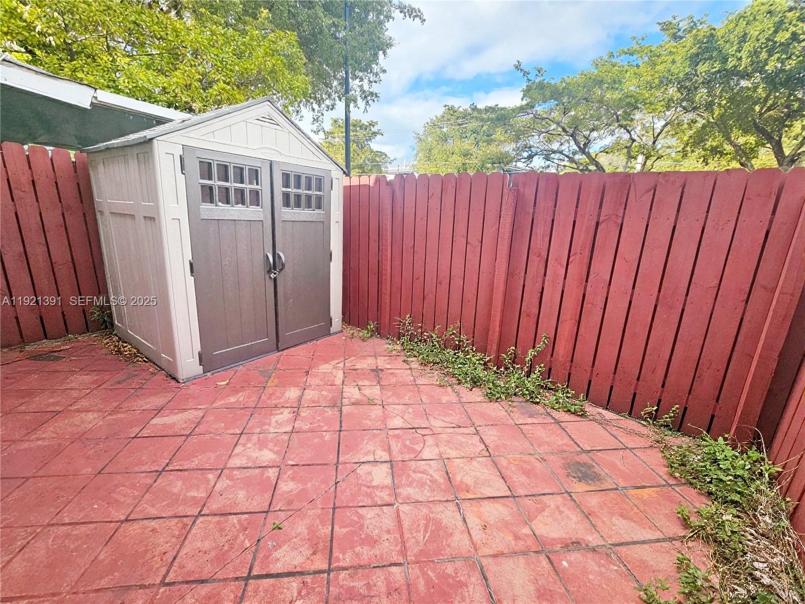 LAGUNA CONDO - Residential Lease