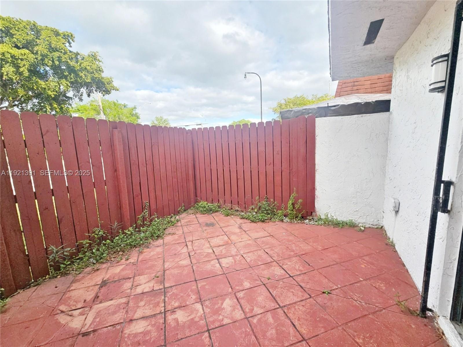 LAGUNA CONDO - Residential Lease