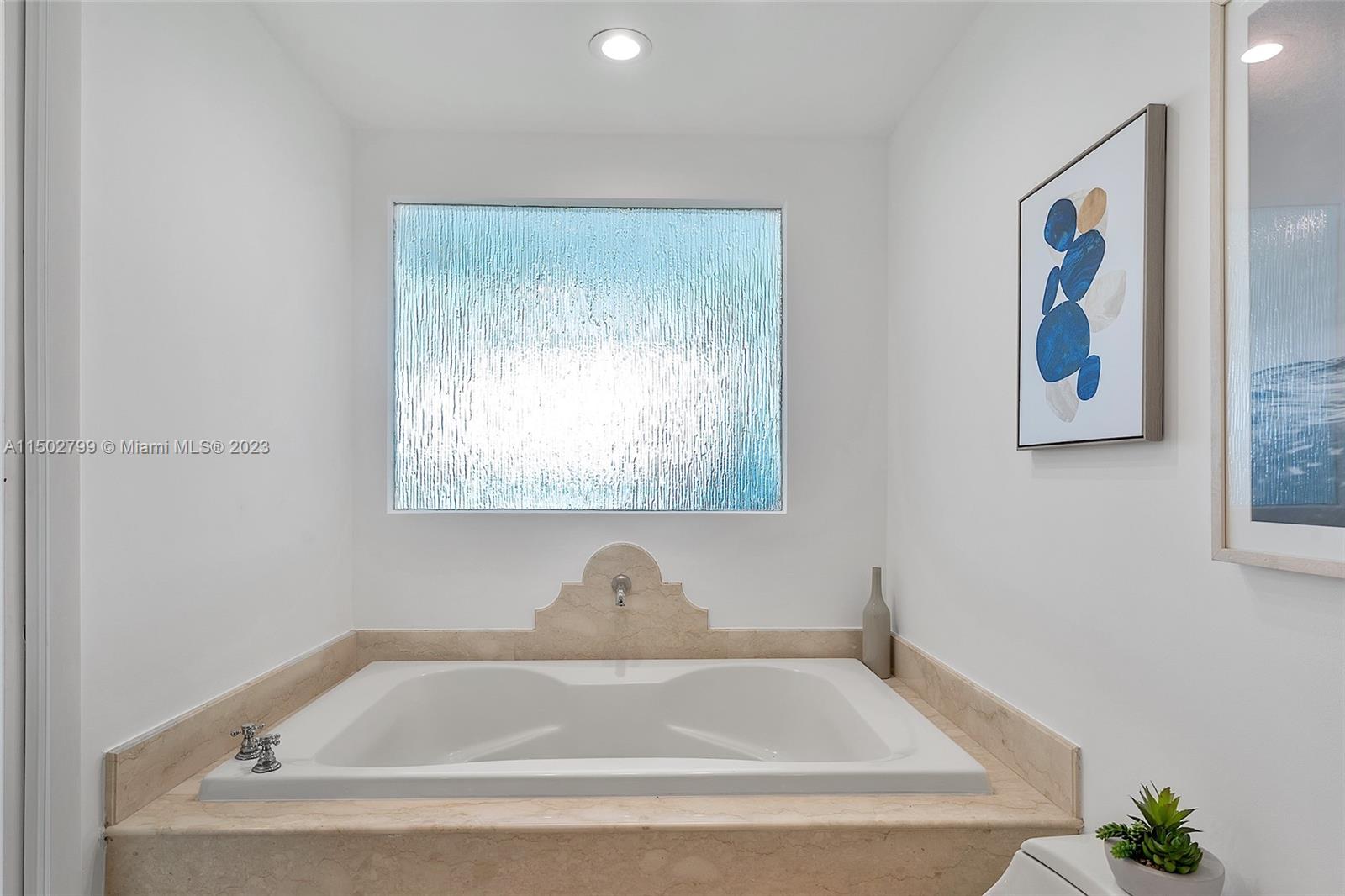 CONTINUUM ON SOUTH BEACH - Residential