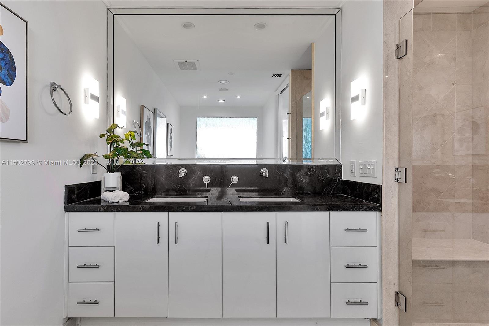 CONTINUUM ON SOUTH BEACH - Residential