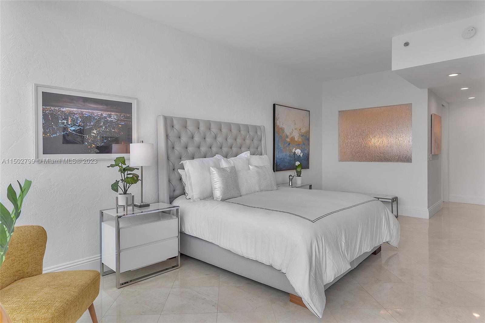 CONTINUUM ON SOUTH BEACH - Residential