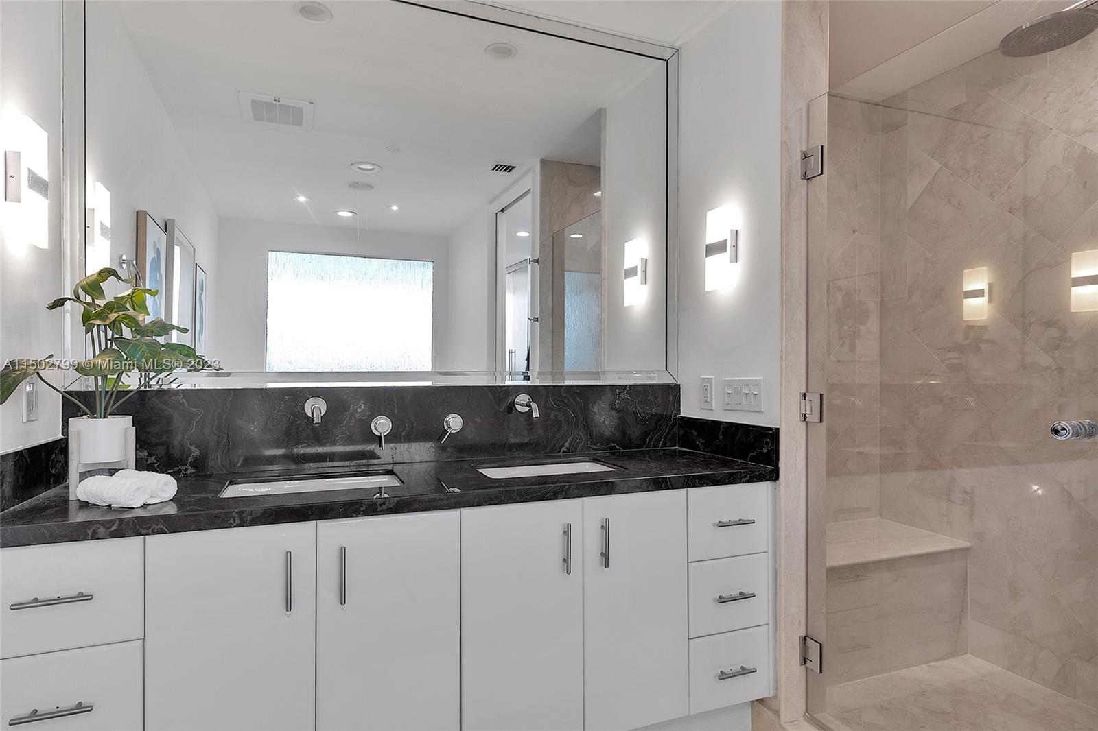 CONTINUUM ON SOUTH BEACH - Residential