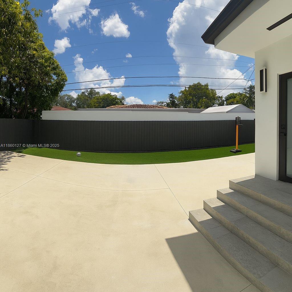 321 SW 51st Pl