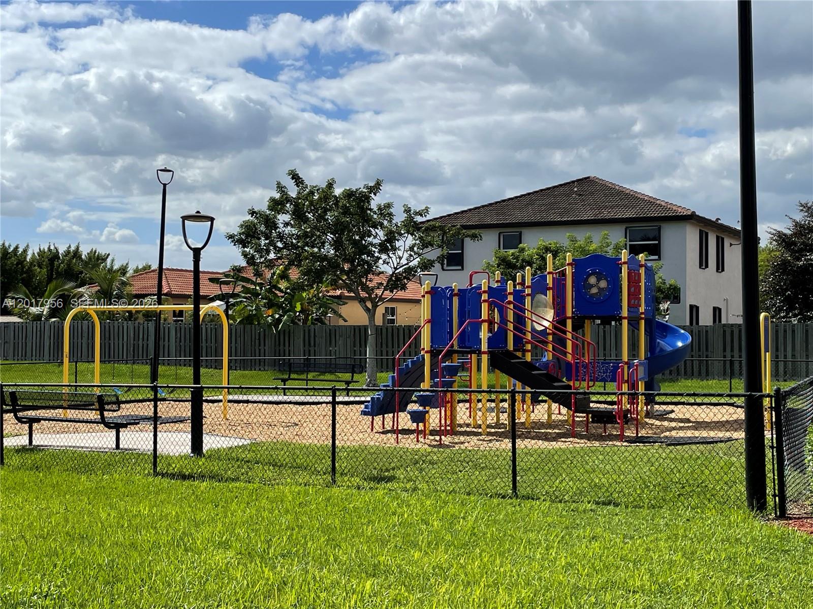HEMINGWAY POINT - Residential